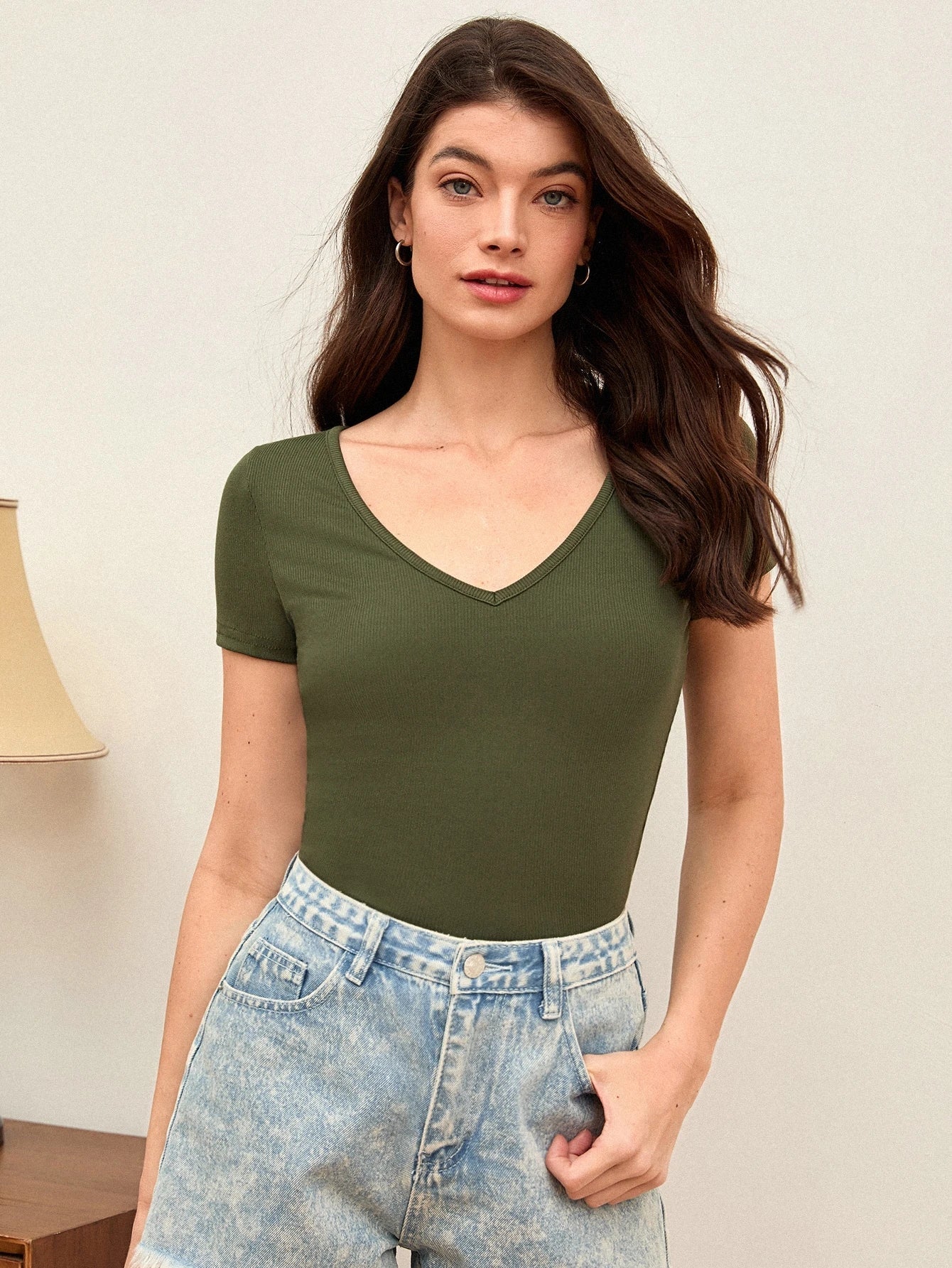 V-Neck Short Sleeve Solid Color Slim Fit Casual Tee