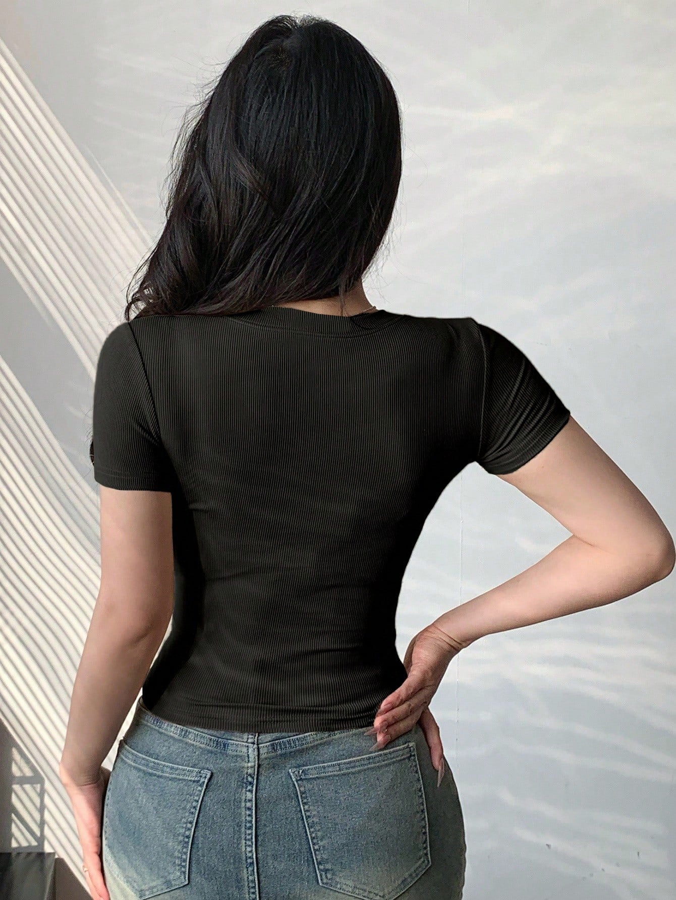 Solid Color Round Neck Short Sleeve Cropped Slim Fit Casual T-Shirt