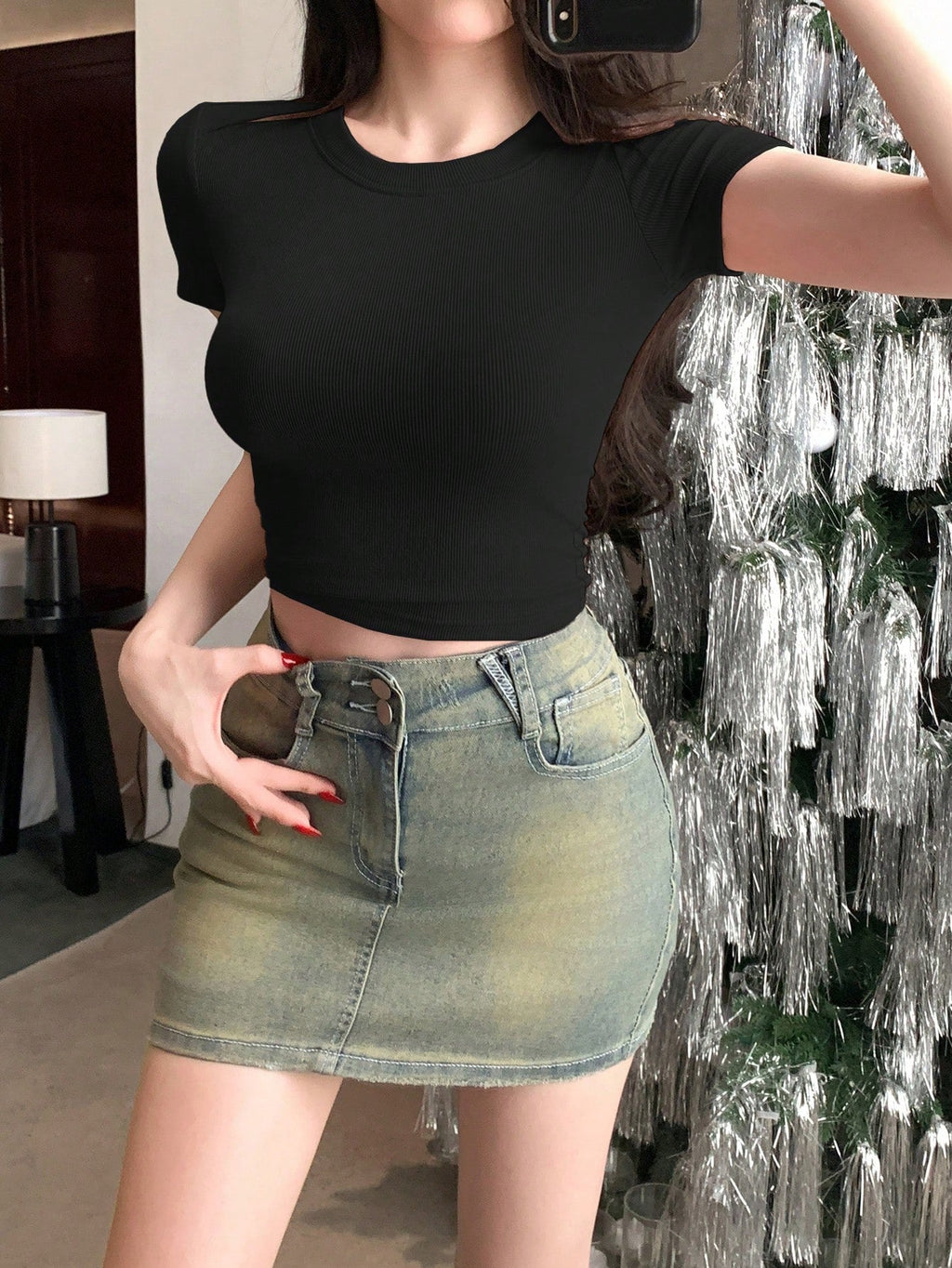 Solid Color Round Neck Short Sleeve Cropped Slim Fit Casual T-Shirt