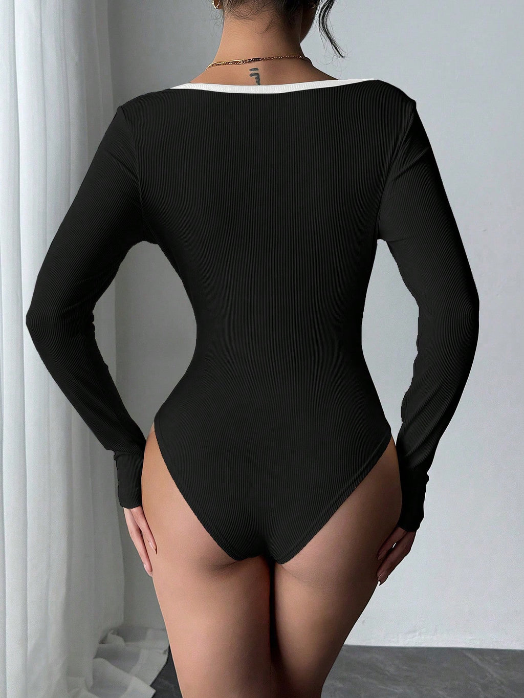 Long Sleeve Slim-Fit Contrast Trim Minimalist Fashion Bodysuit
