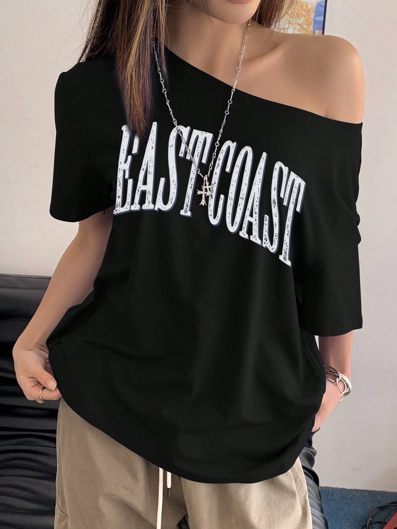 Off-Shoulder Short Sleeve Letter Printed Casual T-Shirt Graphic Tees Women Tops