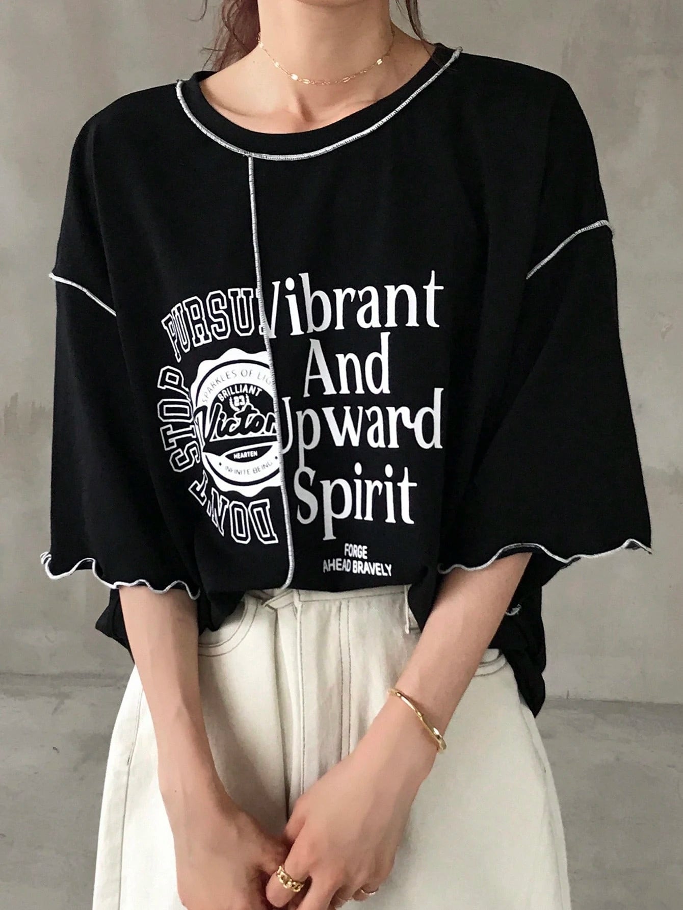 Round Neck Contrast Color Ruffle Hem Loose Fit T-Shirt With Contrast Letter Print, Summer Oversized Graphic Tee