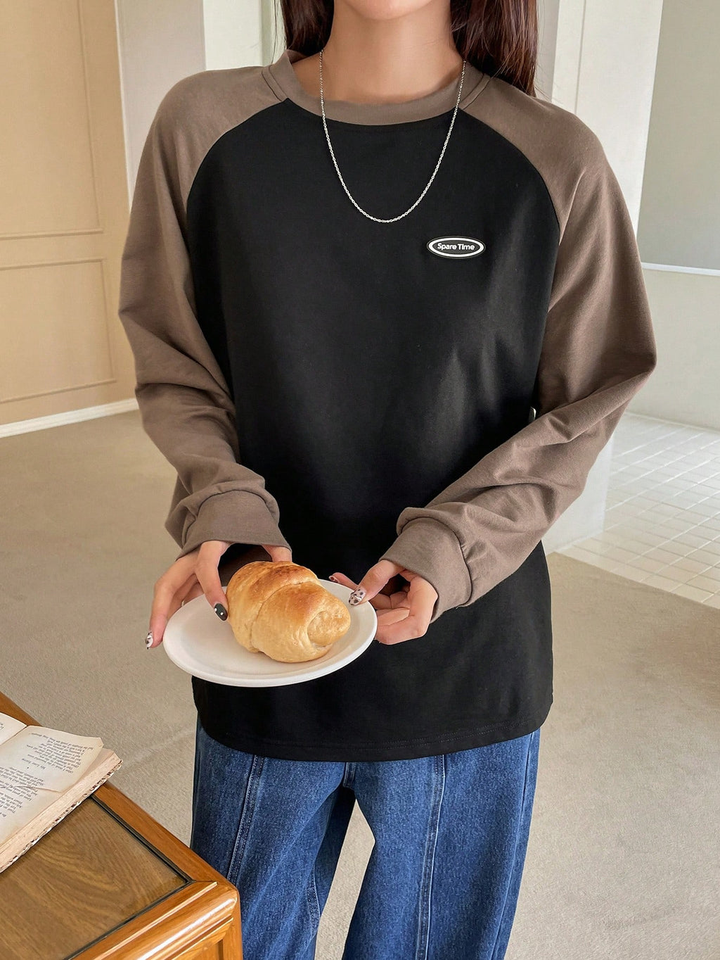 Letter Patched Colorblock Raglan Sleeve Tee