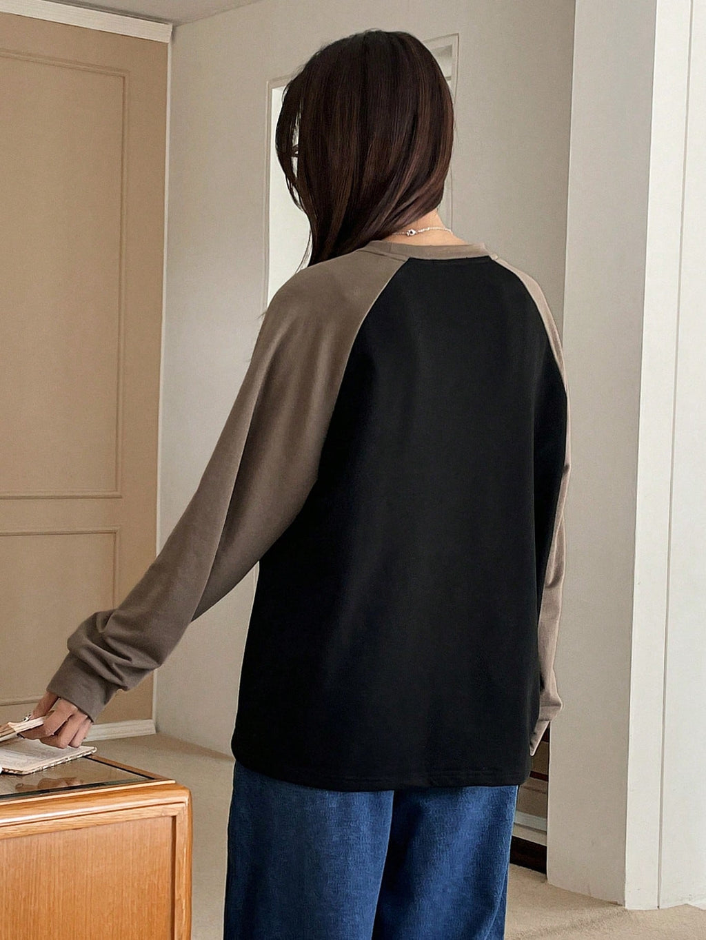 Letter Patched Colorblock Raglan Sleeve Tee