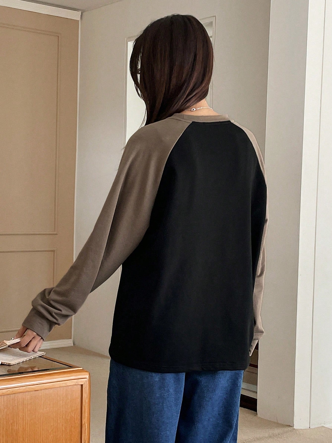 Letter Patched Colorblock Raglan Sleeve Tee