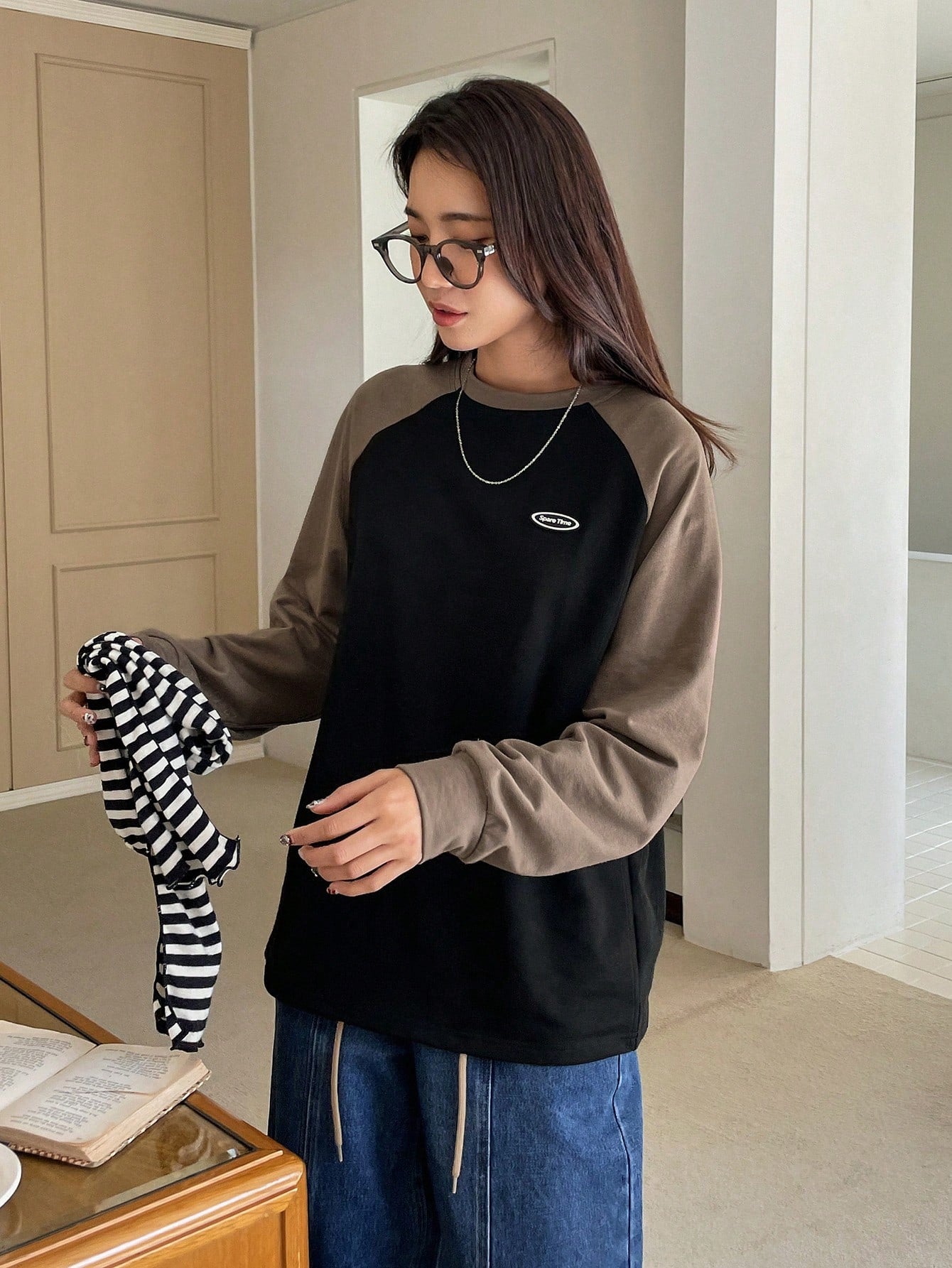 Letter Patched Colorblock Raglan Sleeve Tee