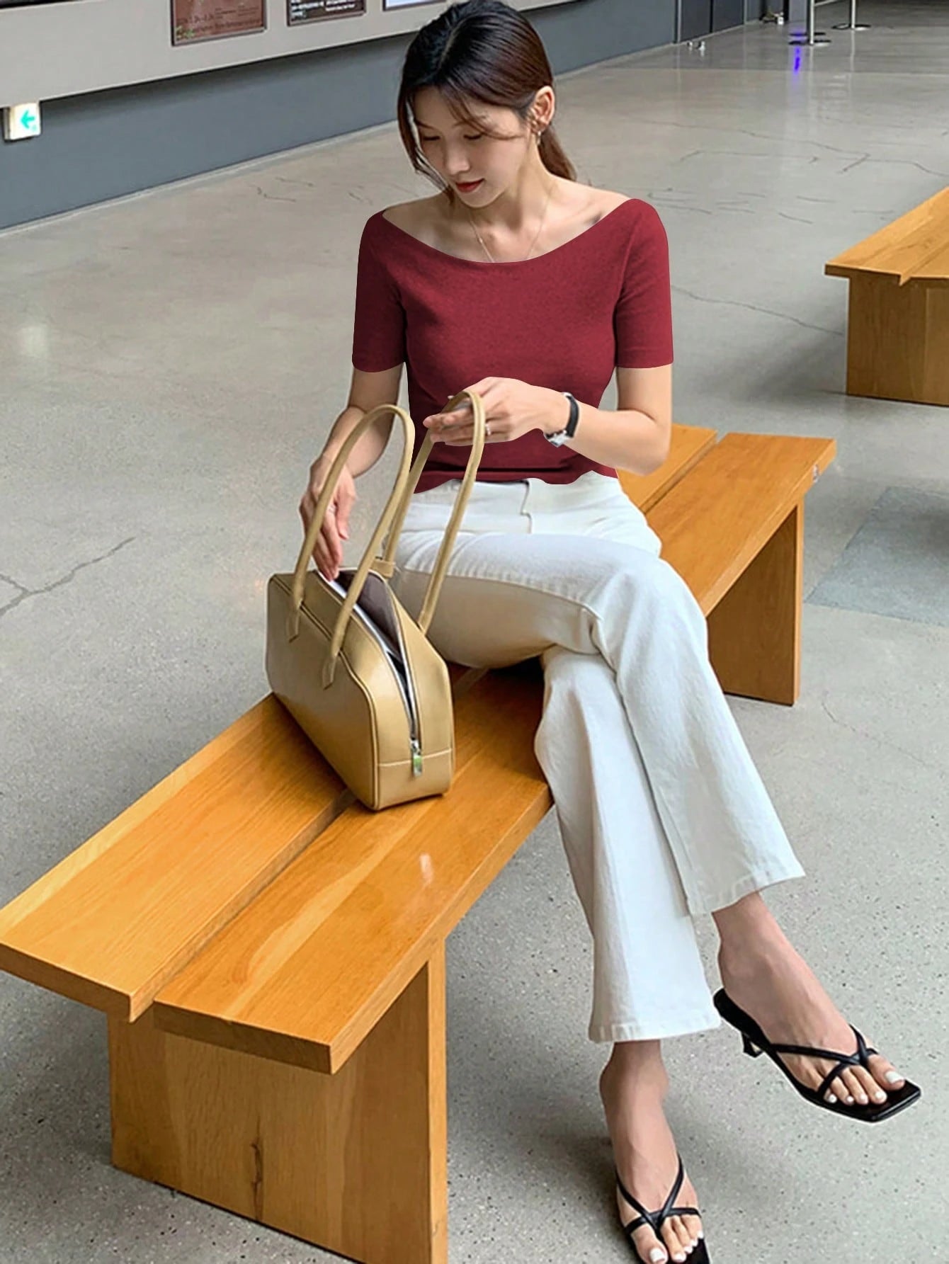 Round Neck Slim-Fit Short Sleeve Elegant T-Shirt
