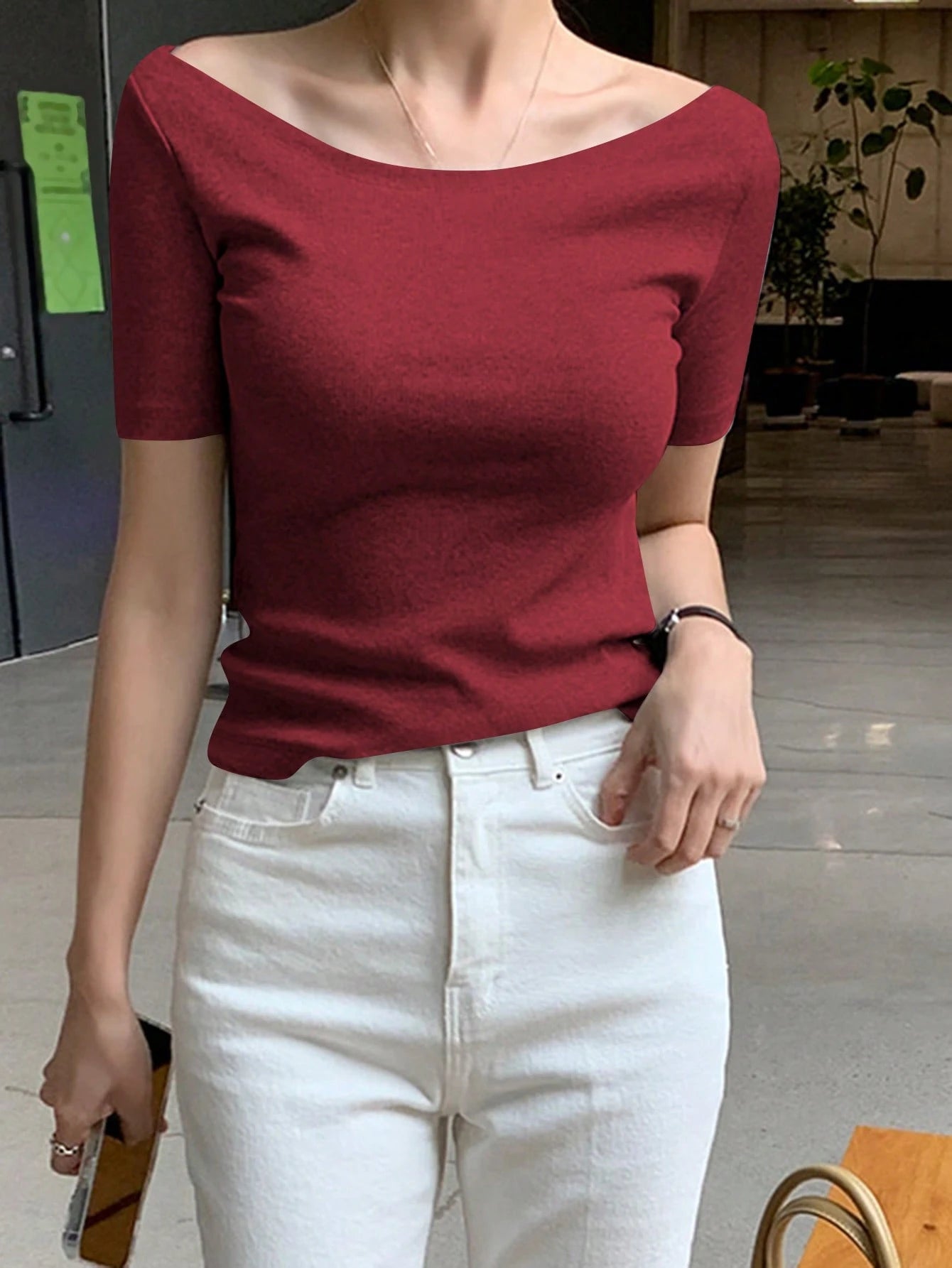 Round Neck Slim-Fit Short Sleeve Elegant T-Shirt