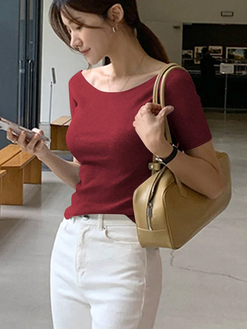 Round Neck Slim-Fit Short Sleeve Elegant T-Shirt