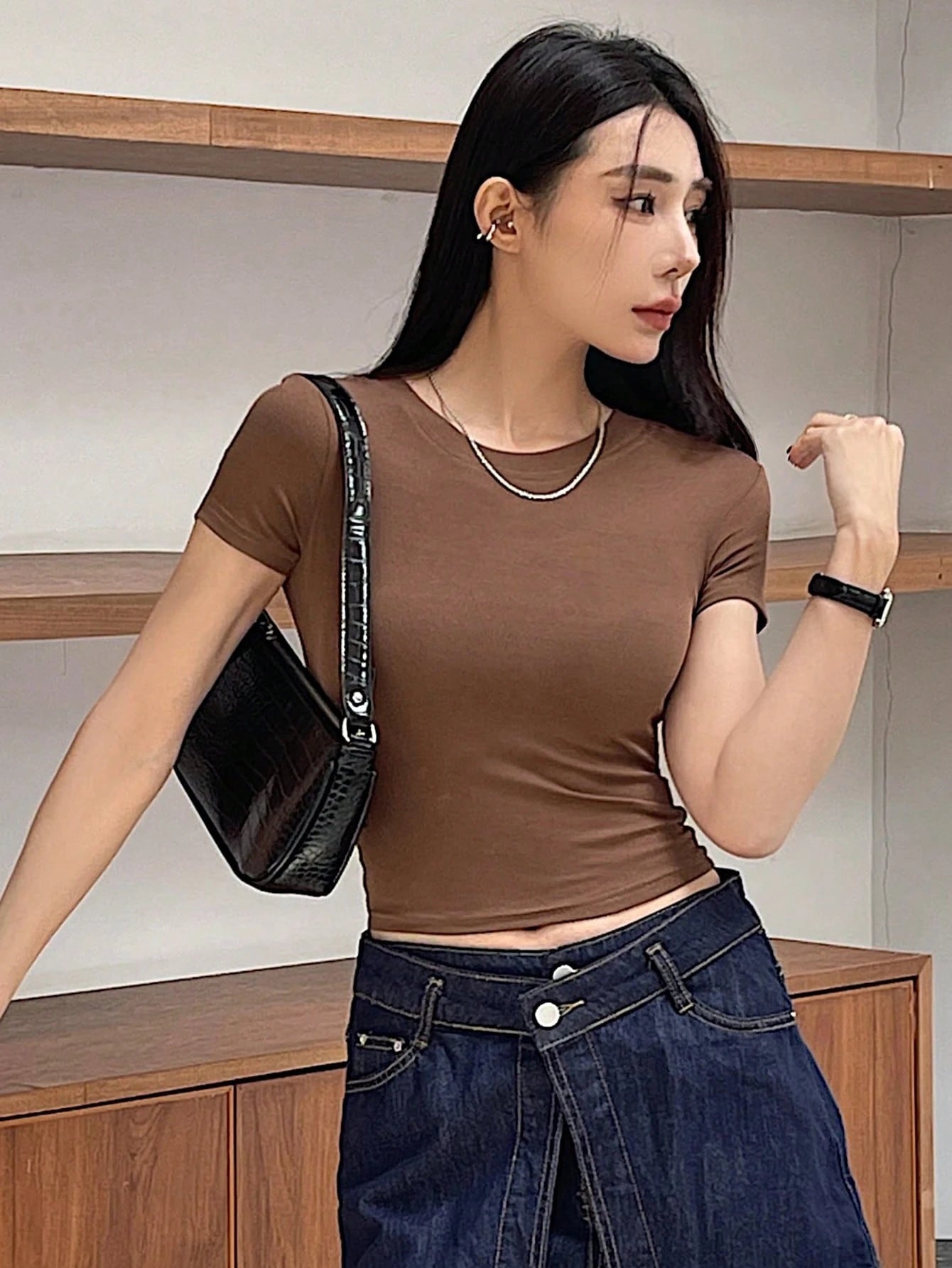 Solid Color Round Neck Short Sleeve Cropped Slim Fit Casual T-Shirt
