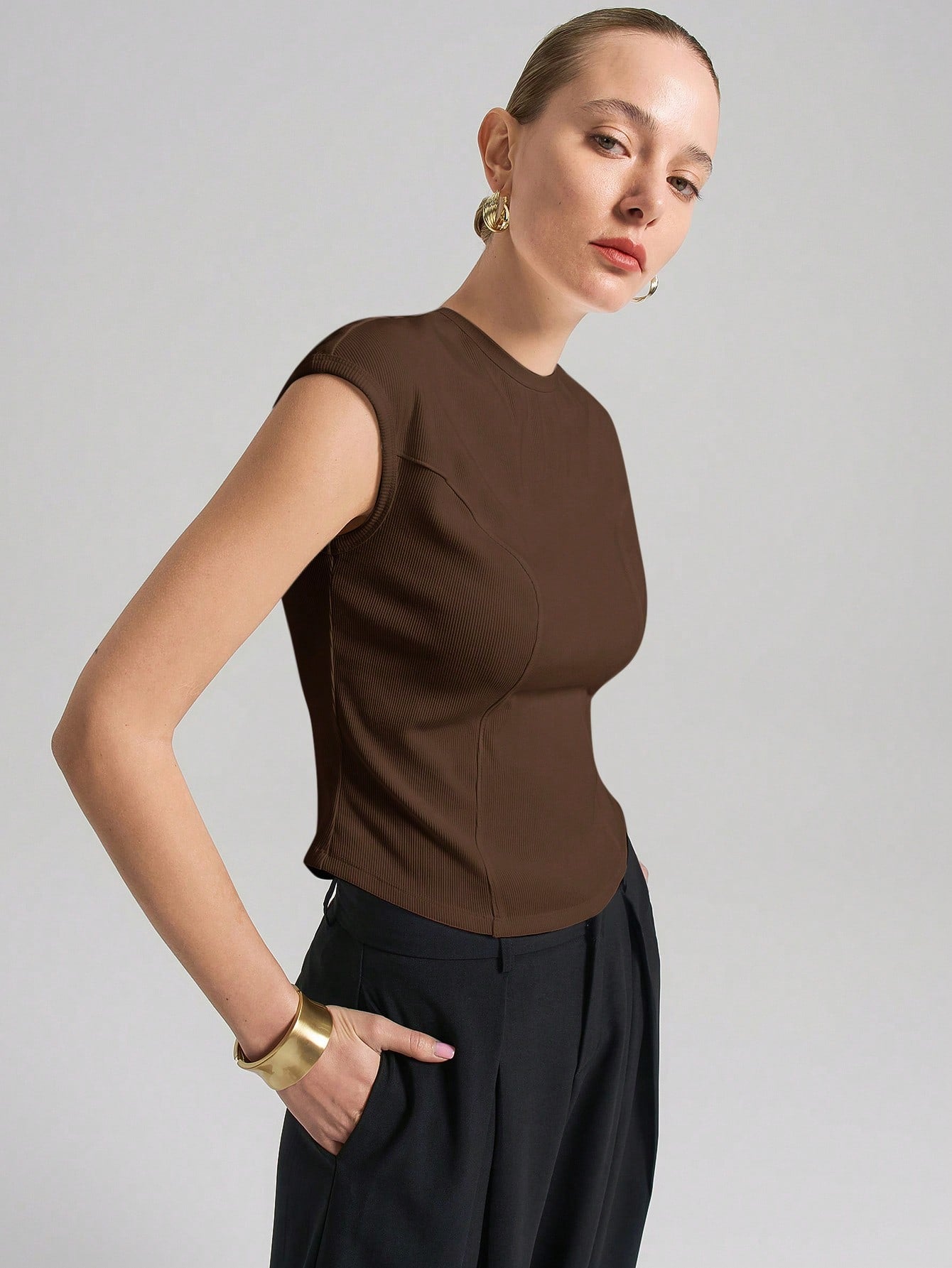 Ontre Urban Commuter White Knit Top, Short Sleeve Crew Neck T-Shirt