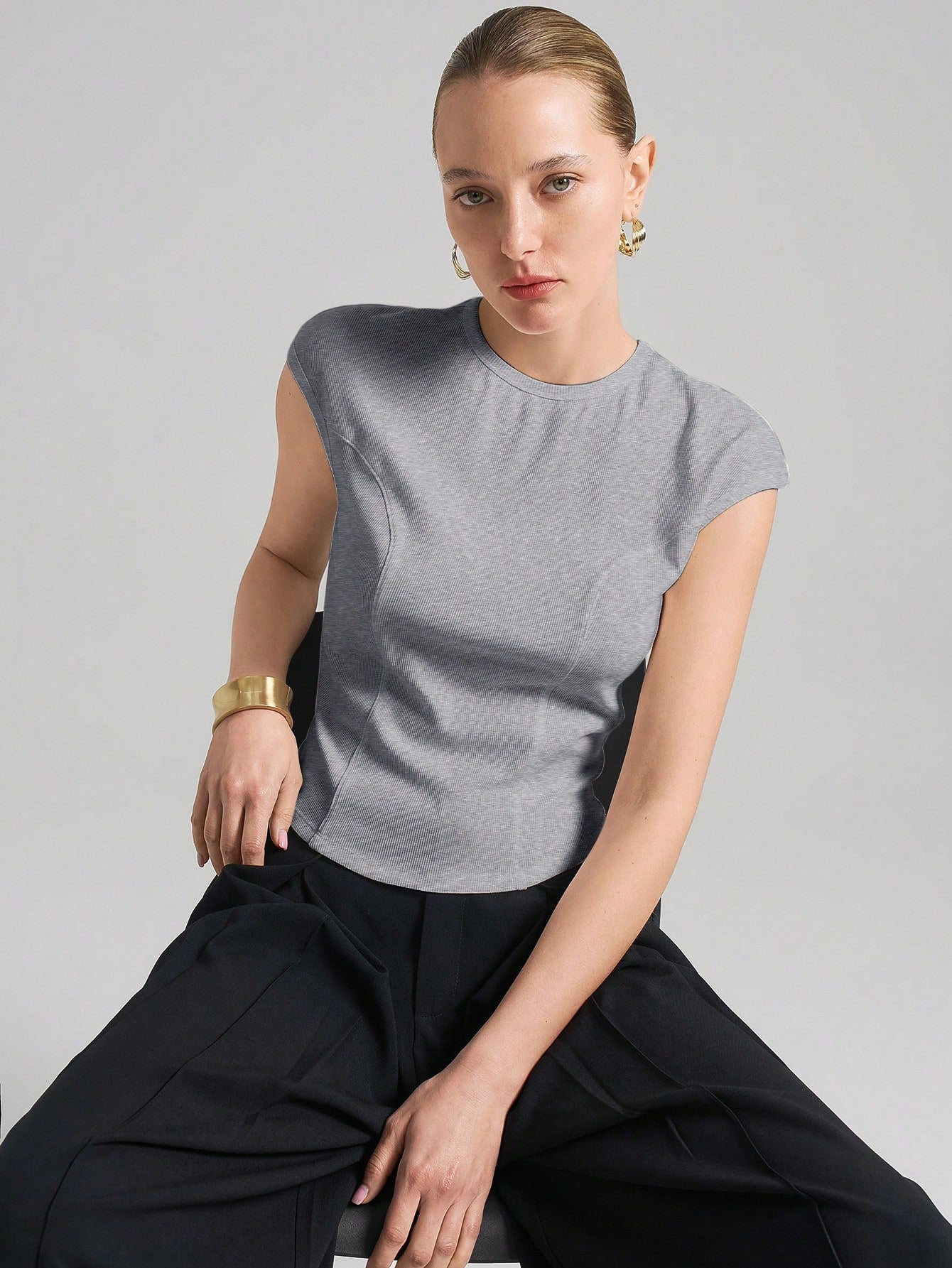 Ontre Urban Commuter White Knit Top, Short Sleeve Crew Neck T-Shirt