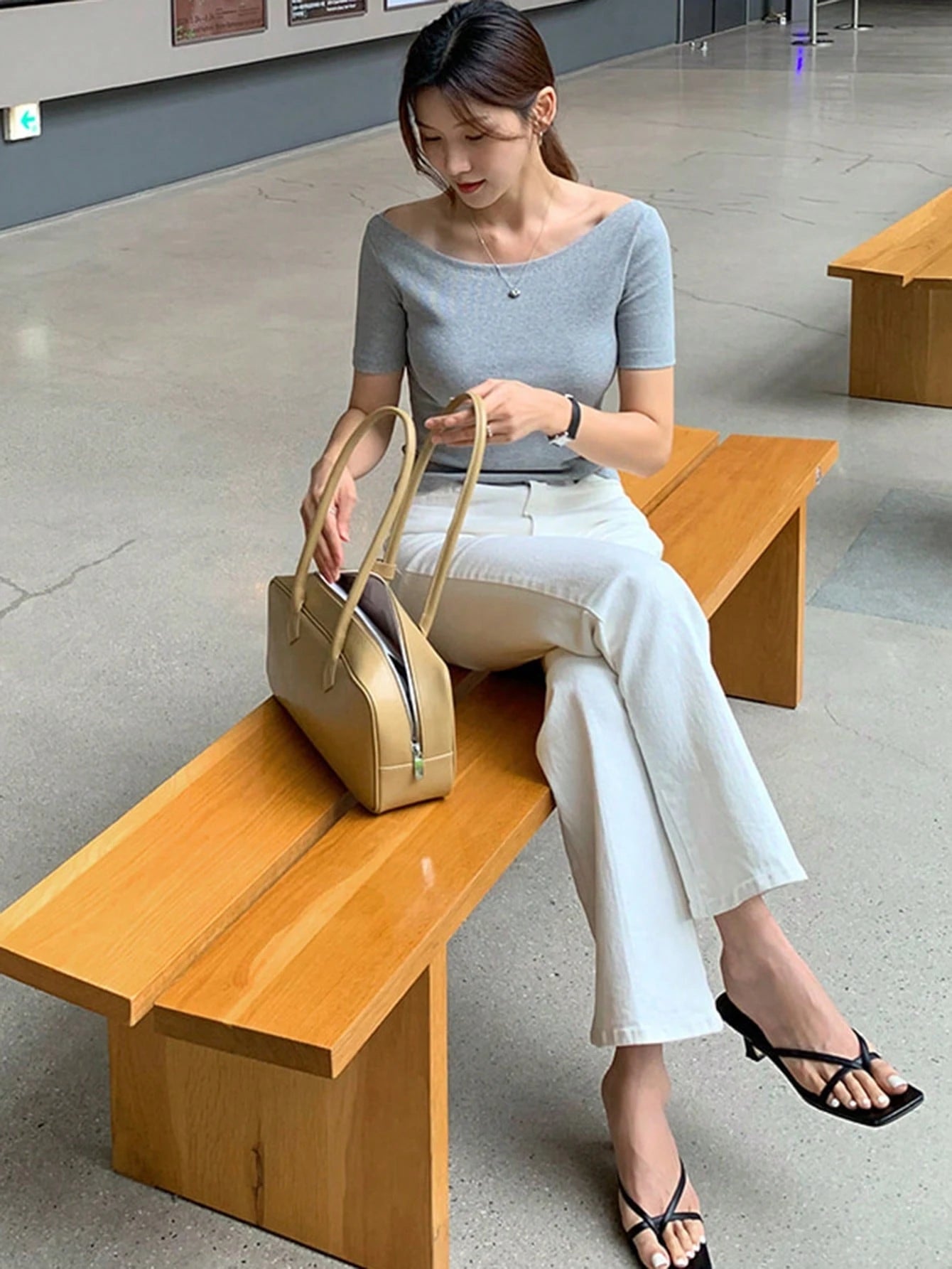 Round Neck Slim-Fit Short Sleeve Elegant T-Shirt
