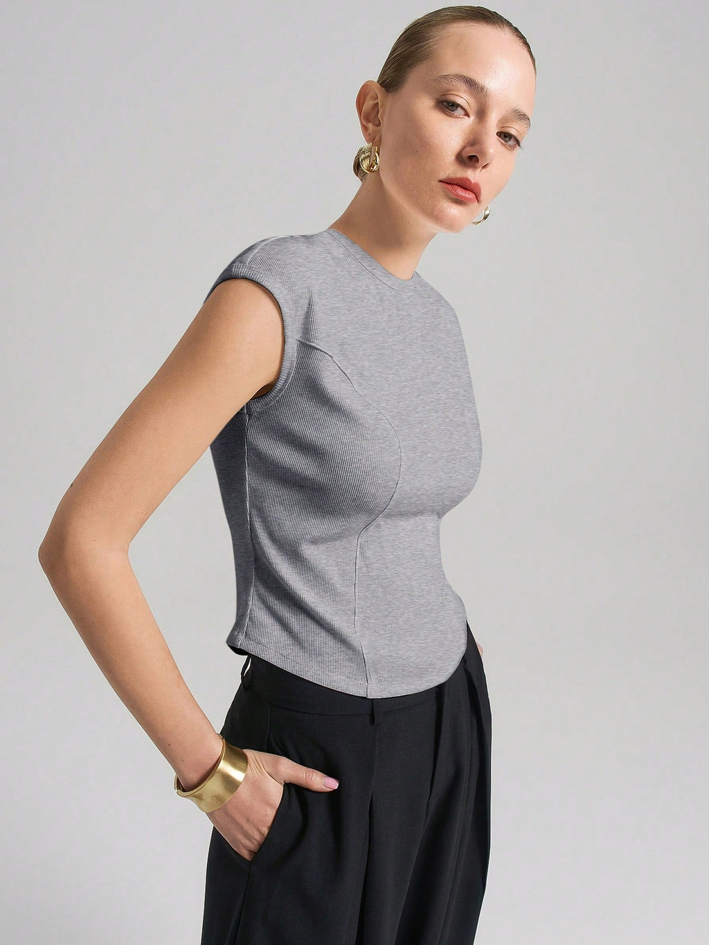 Ontre Urban Commuter White Knit Top, Short Sleeve Crew Neck T-Shirt