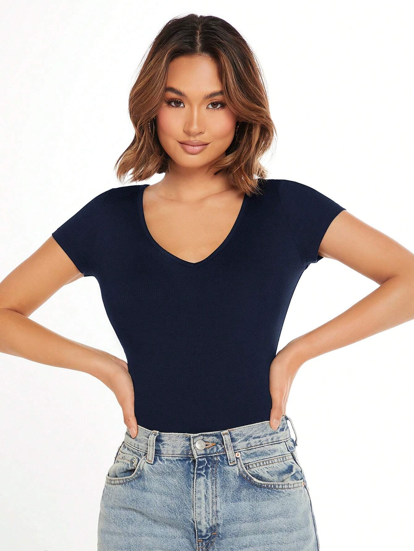 V-Neck Short Sleeve Solid Color Slim Fit Casual Tee