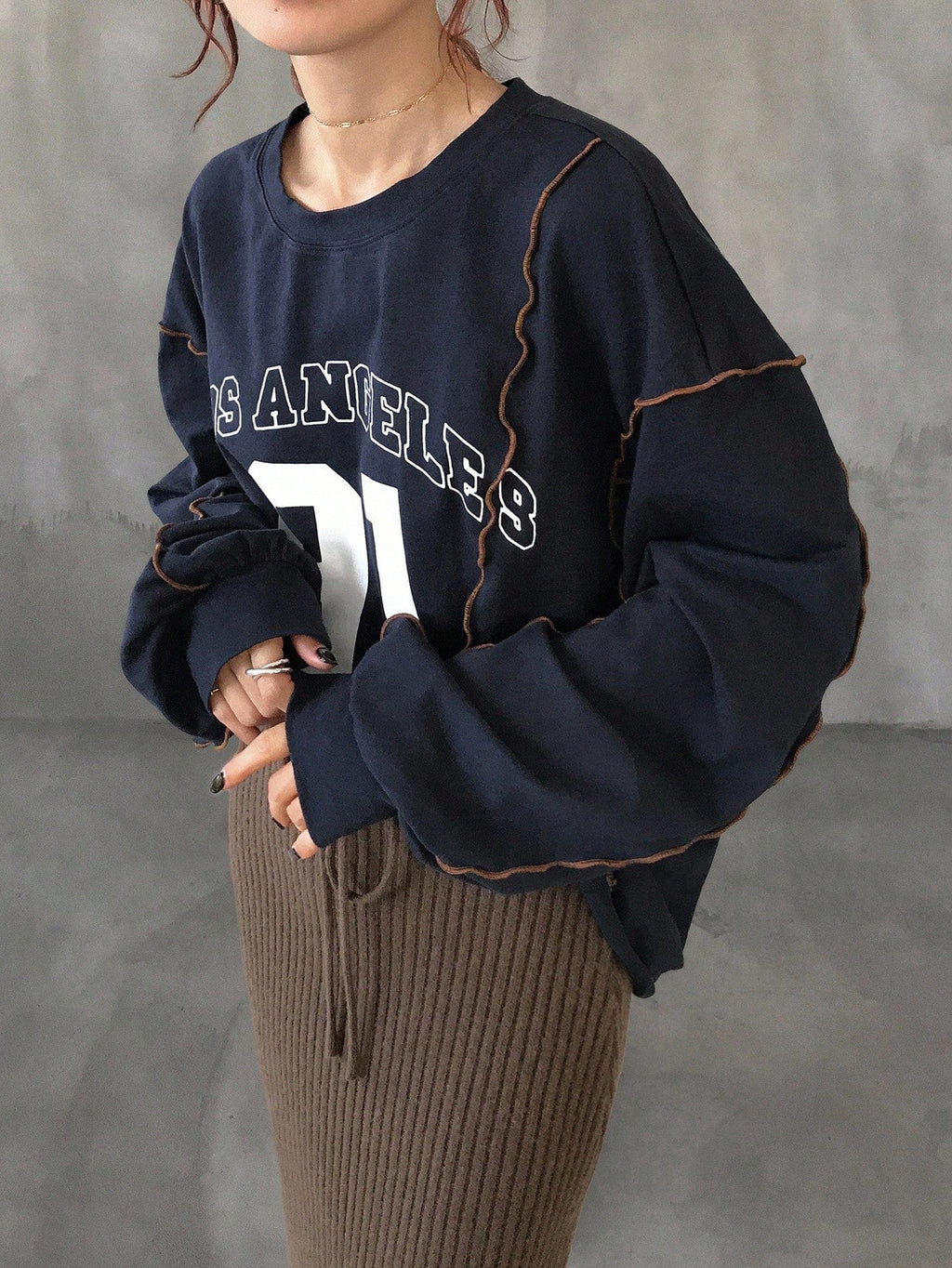Round Neck Contrast Stitching Wavy Hem Letter Print Sporty Long Sleeve Street T-Shirt, Autumn