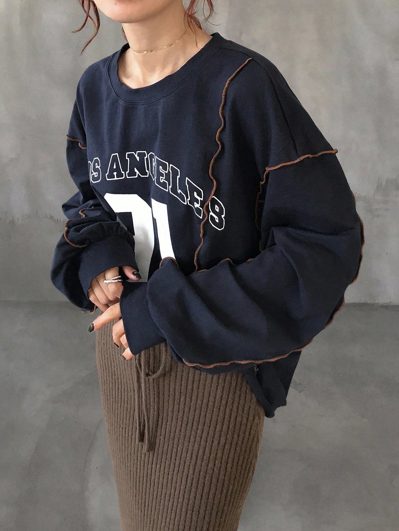 Round Neck Contrast Stitching Wavy Hem Letter Print Sporty Long Sleeve Street T-Shirt, Autumn