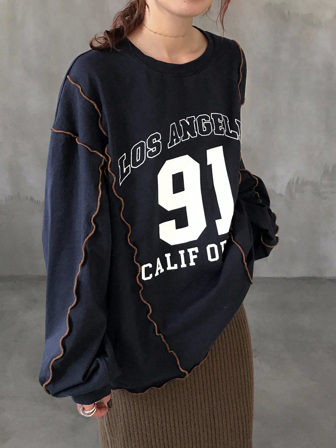 Round Neck Contrast Stitching Wavy Hem Letter Print Sporty Long Sleeve Street T-Shirt, Autumn