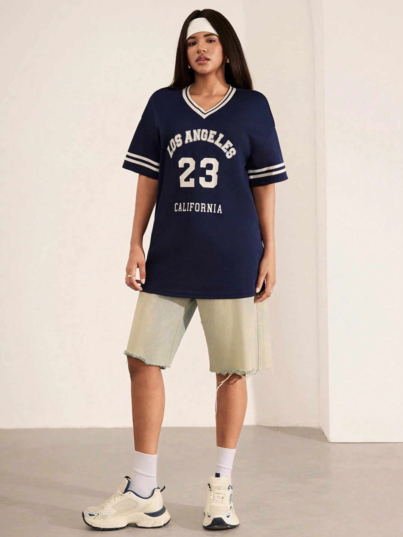 New V-Neck Graphic Print Casual Pullover T-Shirt