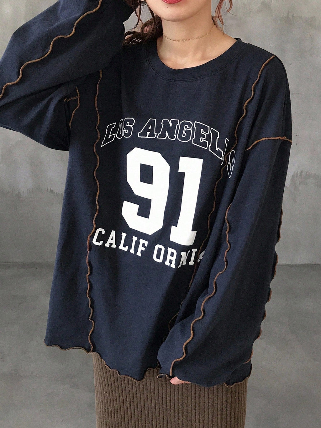 Round Neck Contrast Stitching Wavy Hem Letter Print Sporty Long Sleeve Street T-Shirt, Autumn
