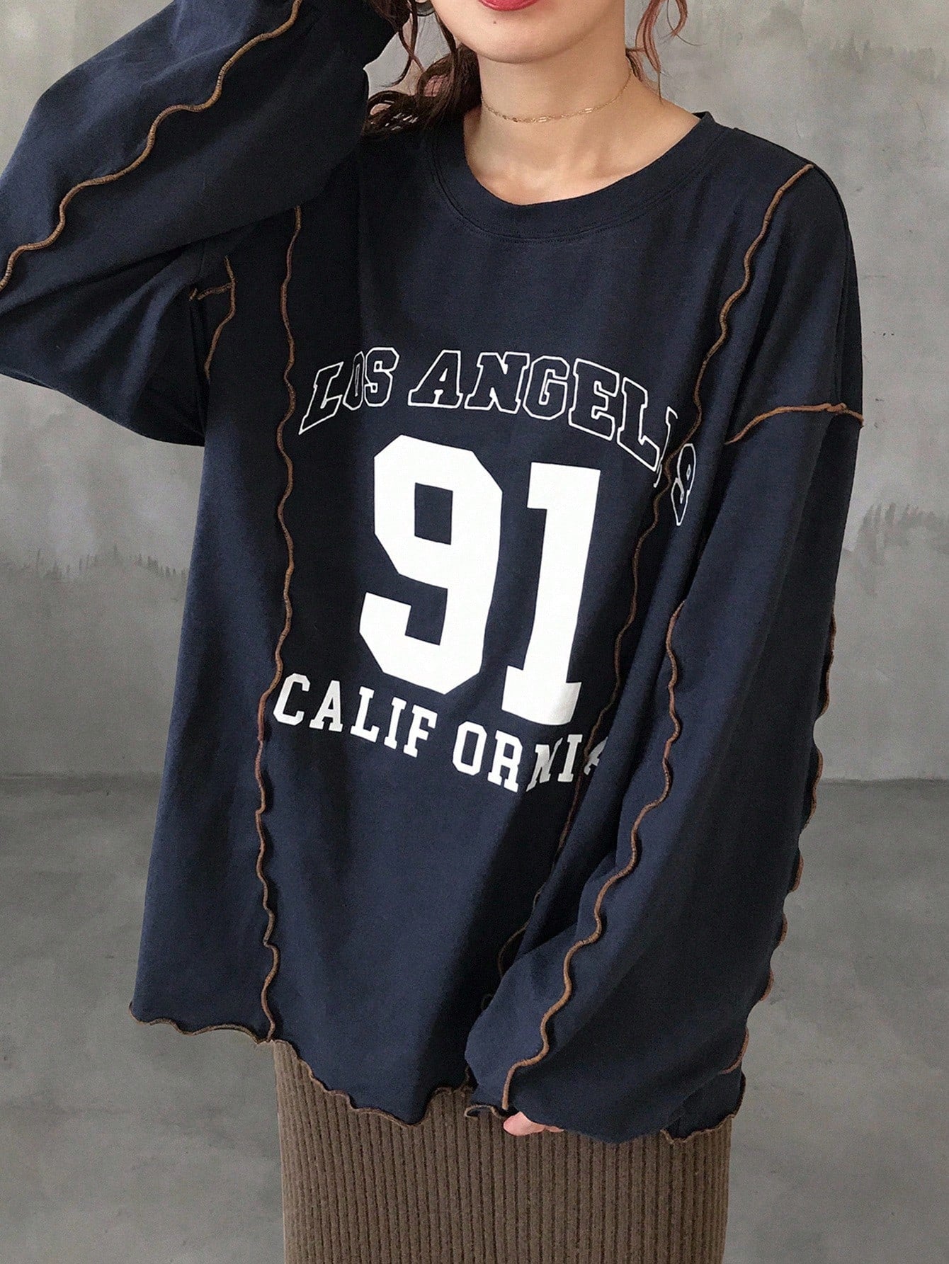 Round Neck Contrast Stitching Wavy Hem Letter Print Sporty Long Sleeve Street T-Shirt, Autumn