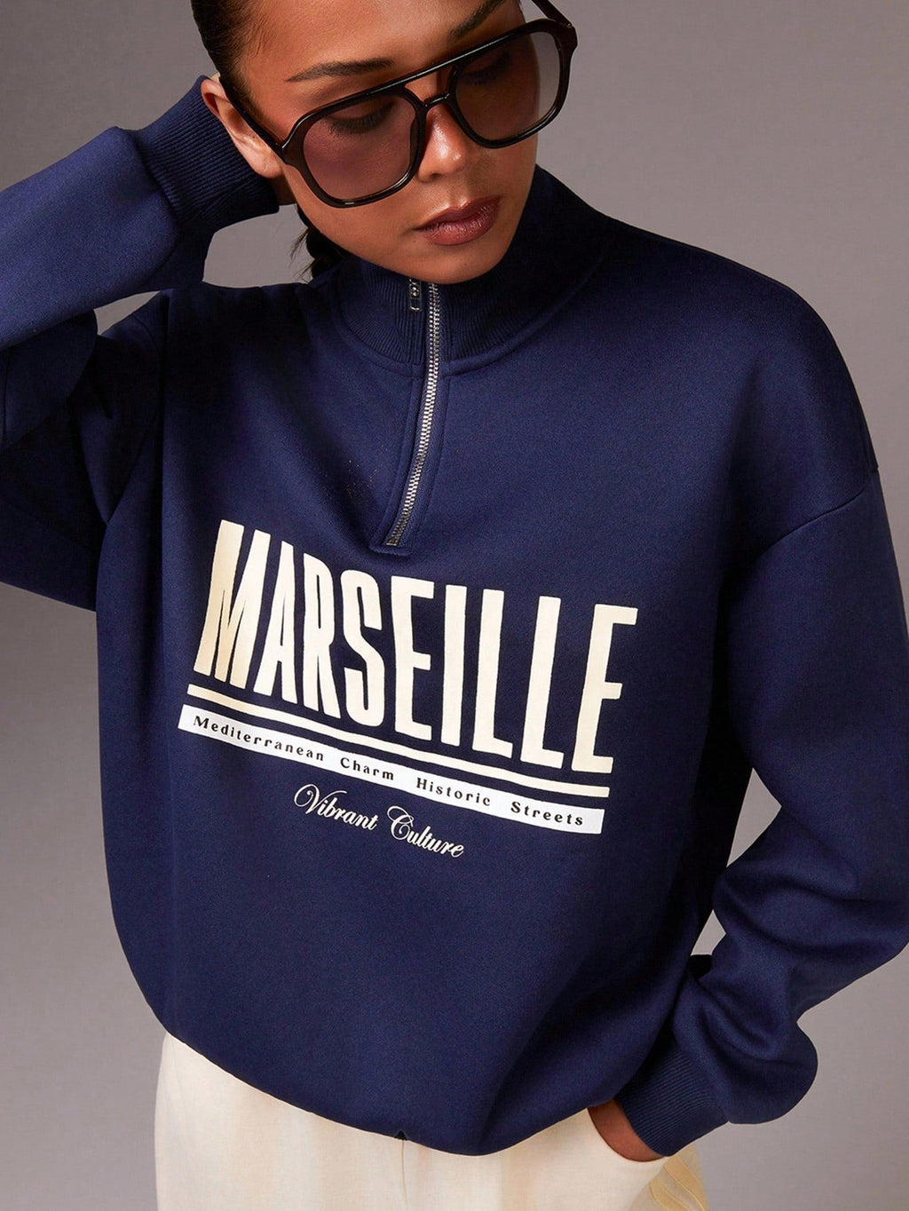 Quarter-Zip Stand Collar Sweatshirt with Casual Letter Print for Fall/Winter