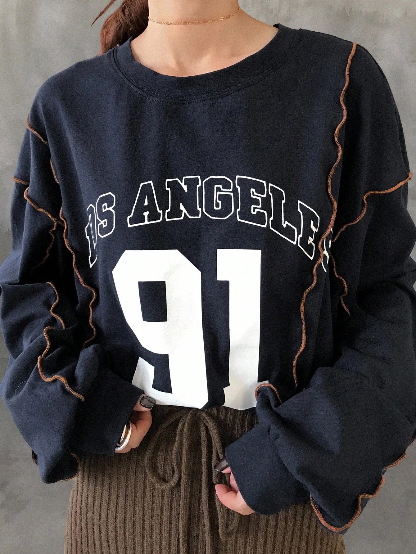 Round Neck Contrast Stitching Wavy Hem Letter Print Sporty Long Sleeve Street T-Shirt, Autumn