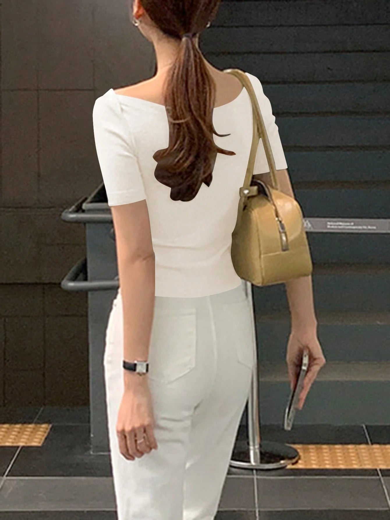 Round Neck Slim-Fit Short Sleeve Elegant T-Shirt
