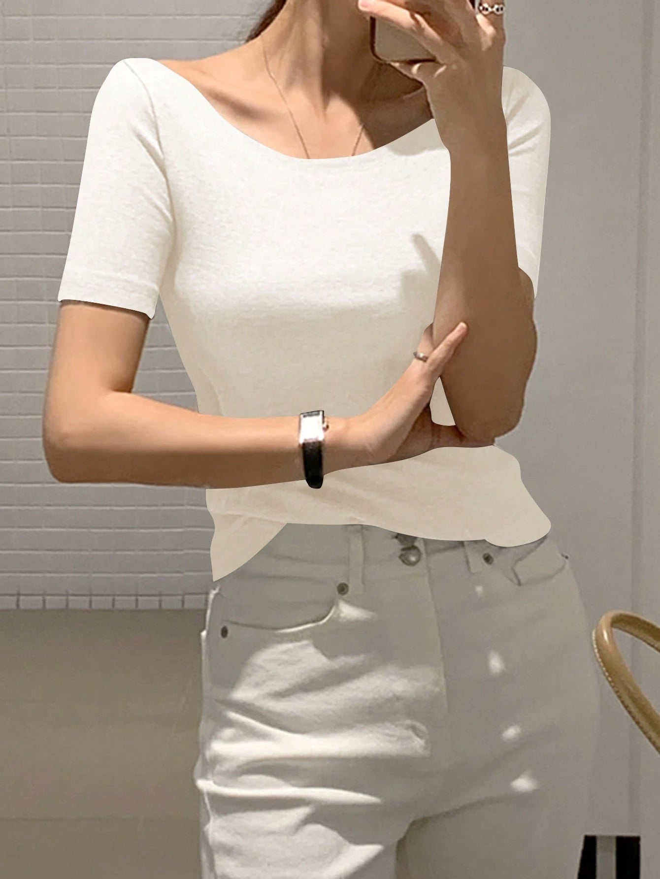 Round Neck Slim-Fit Short Sleeve Elegant T-Shirt