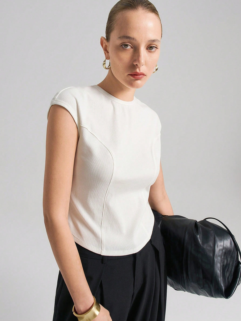Ontre Urban Commuter White Knit Top, Short Sleeve Crew Neck T-Shirt